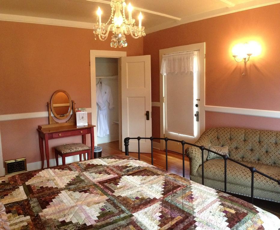The Golden Leaf Inn Estes Park Room photo